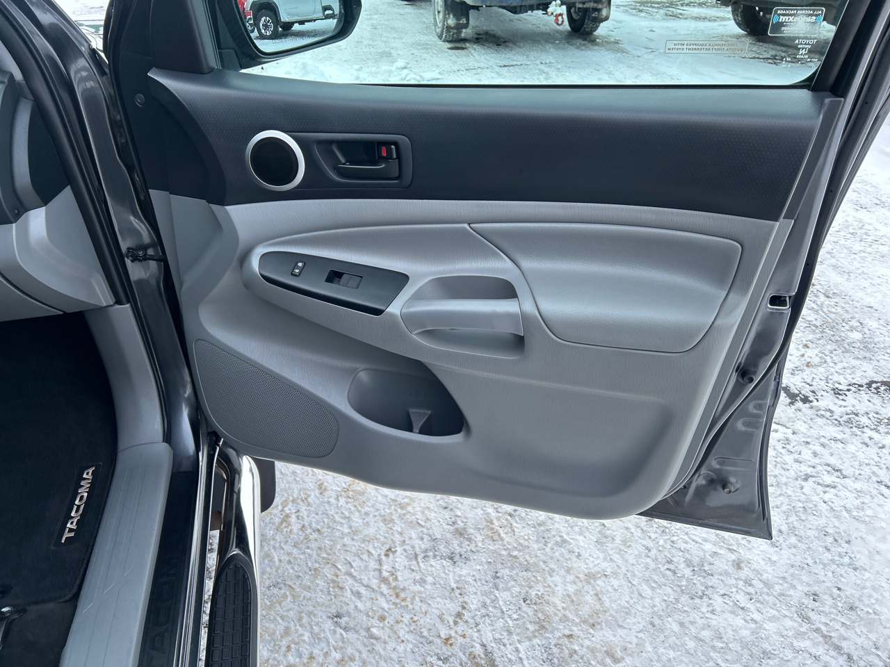 Toyota Tacoma 4WD Double Cab LB V6 AT (Natl) 2015