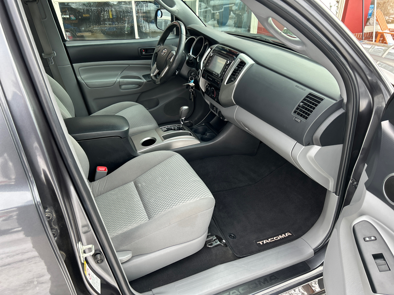 Toyota Tacoma 4WD Double Cab LB V6 AT (Natl) 2015