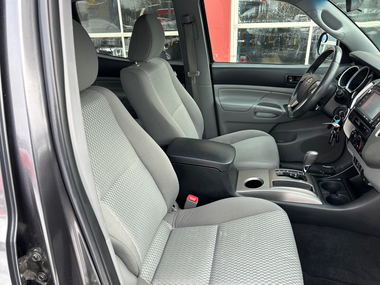 Toyota Tacoma 4WD Double Cab LB V6 AT (Natl) 2015