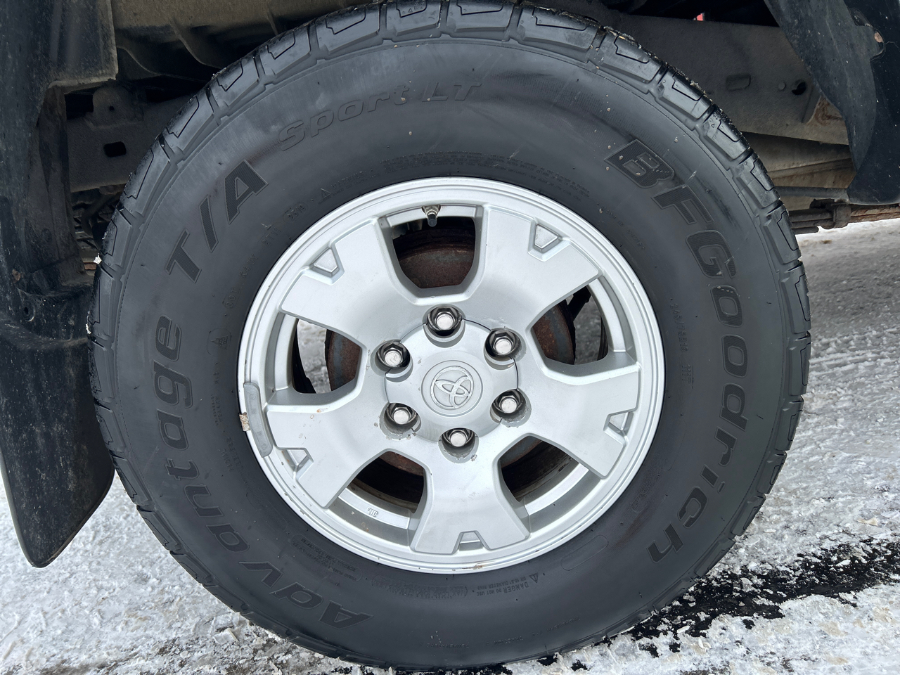 Toyota Tacoma 4WD Double Cab LB V6 AT (Natl) 2015