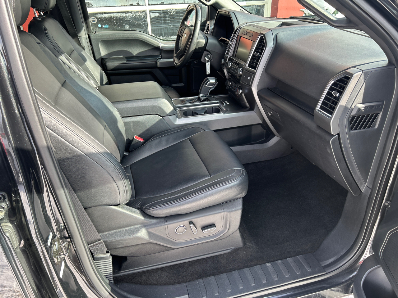 Ford F-150 4WD SuperCrew 150" XLT 2015