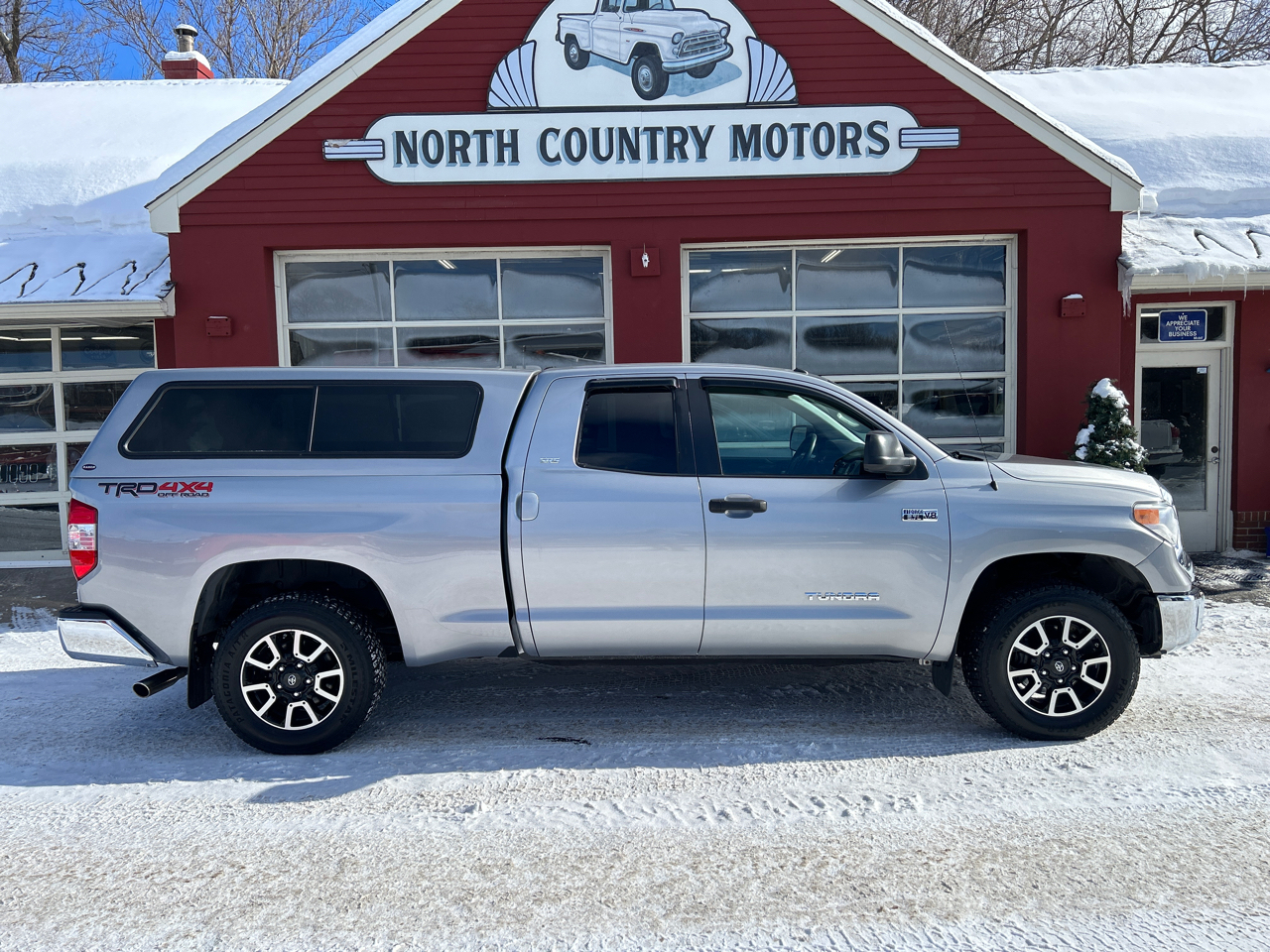 Toyota Tundra 4WD Truck Double Cab 5.7L FFV V8 6-Spd AT SR5 (Natl) 2016