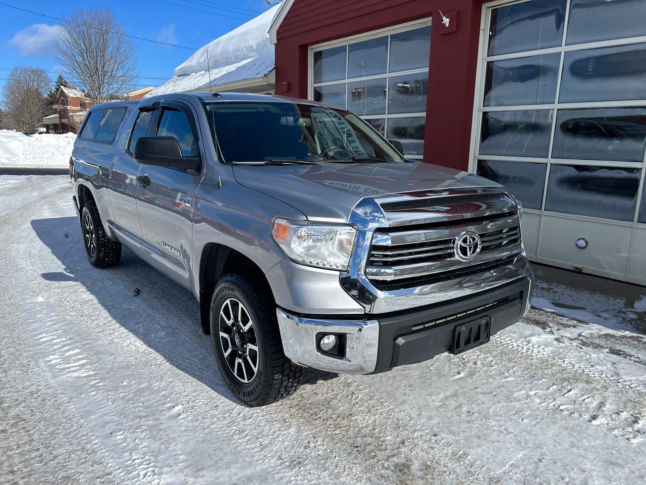 Toyota Tundra 4WD Truck Double Cab 5.7L FFV V8 6-Spd AT SR5 (Natl) 2016