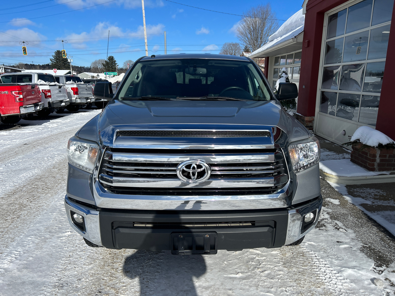 Toyota Tundra 4WD Truck Double Cab 5.7L FFV V8 6-Spd AT SR5 (Natl) 2016