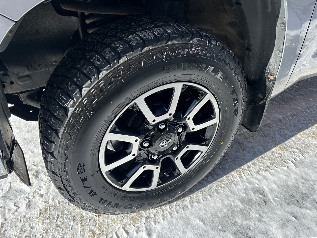 Toyota Tundra 4WD Truck Double Cab 5.7L FFV V8 6-Spd AT SR5 (Natl) 2016