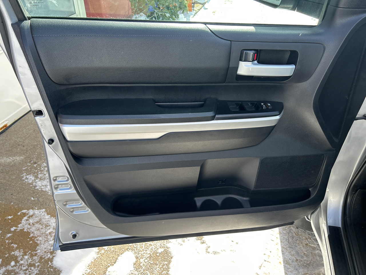 Toyota Tundra 4WD Truck Double Cab 5.7L FFV V8 6-Spd AT SR5 (Natl) 2016