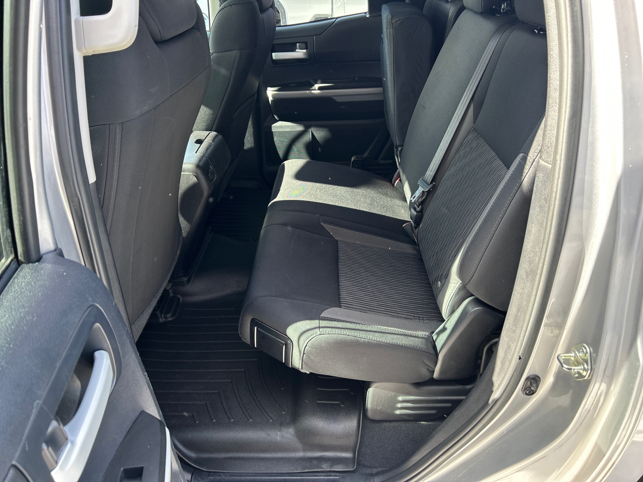 Toyota Tundra 4WD Truck Double Cab 5.7L FFV V8 6-Spd AT SR5 (Natl) 2016