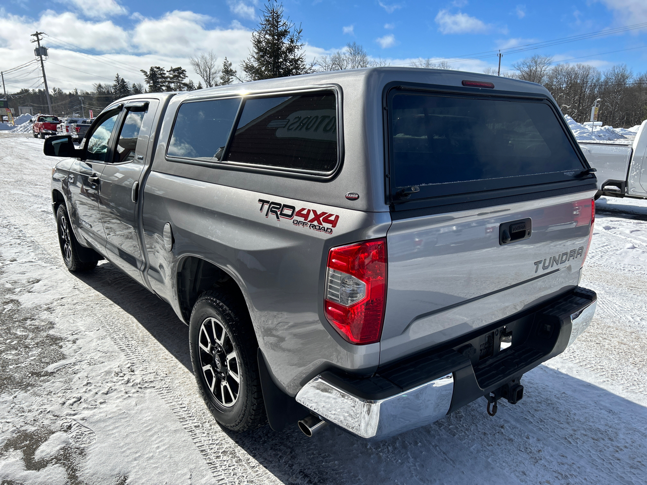 Toyota Tundra 4WD Truck Double Cab 5.7L FFV V8 6-Spd AT SR5 (Natl) 2016