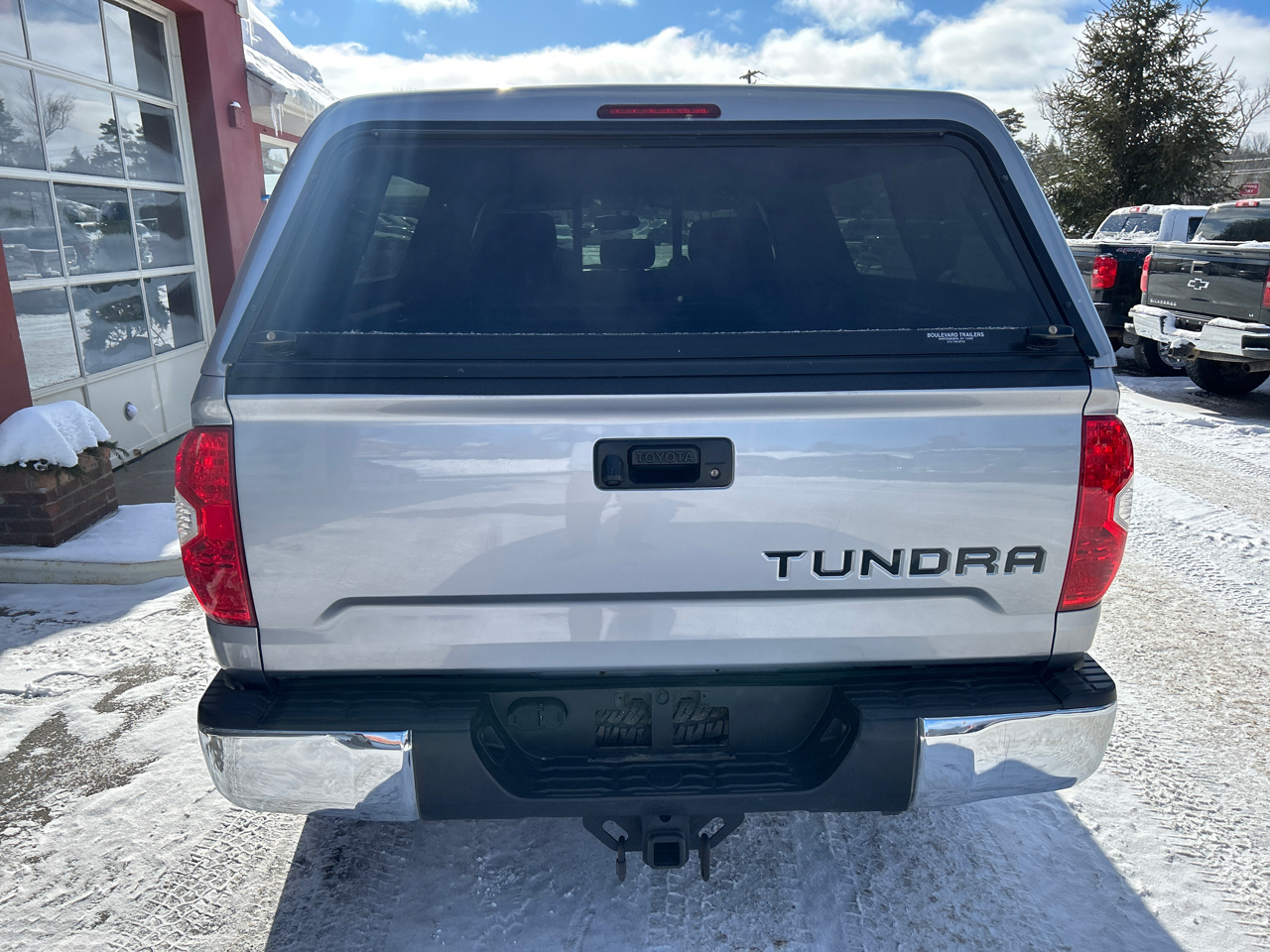 Toyota Tundra 4WD Truck Double Cab 5.7L FFV V8 6-Spd AT SR5 (Natl) 2016