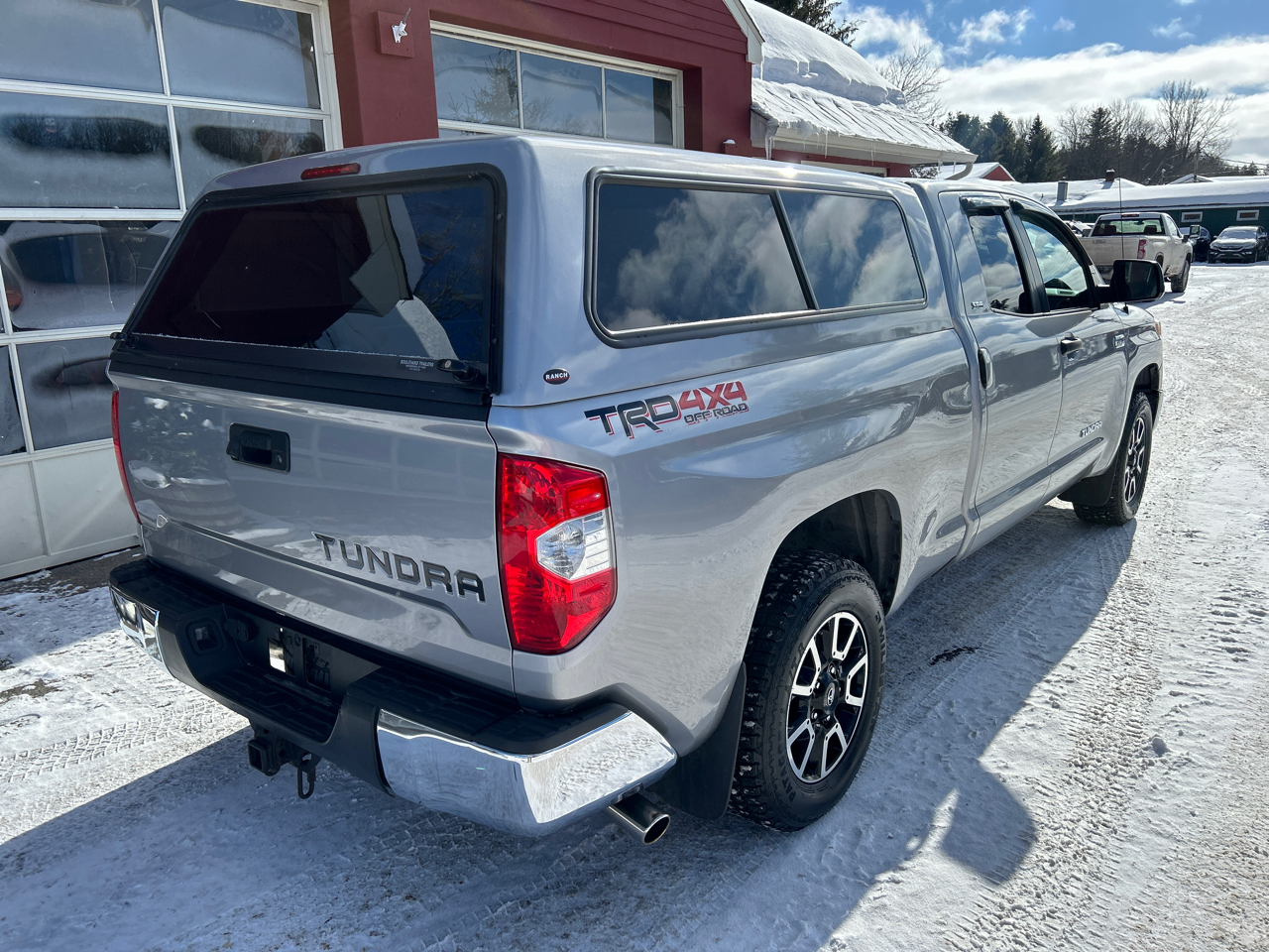Toyota Tundra 4WD Truck Double Cab 5.7L FFV V8 6-Spd AT SR5 (Natl) 2016