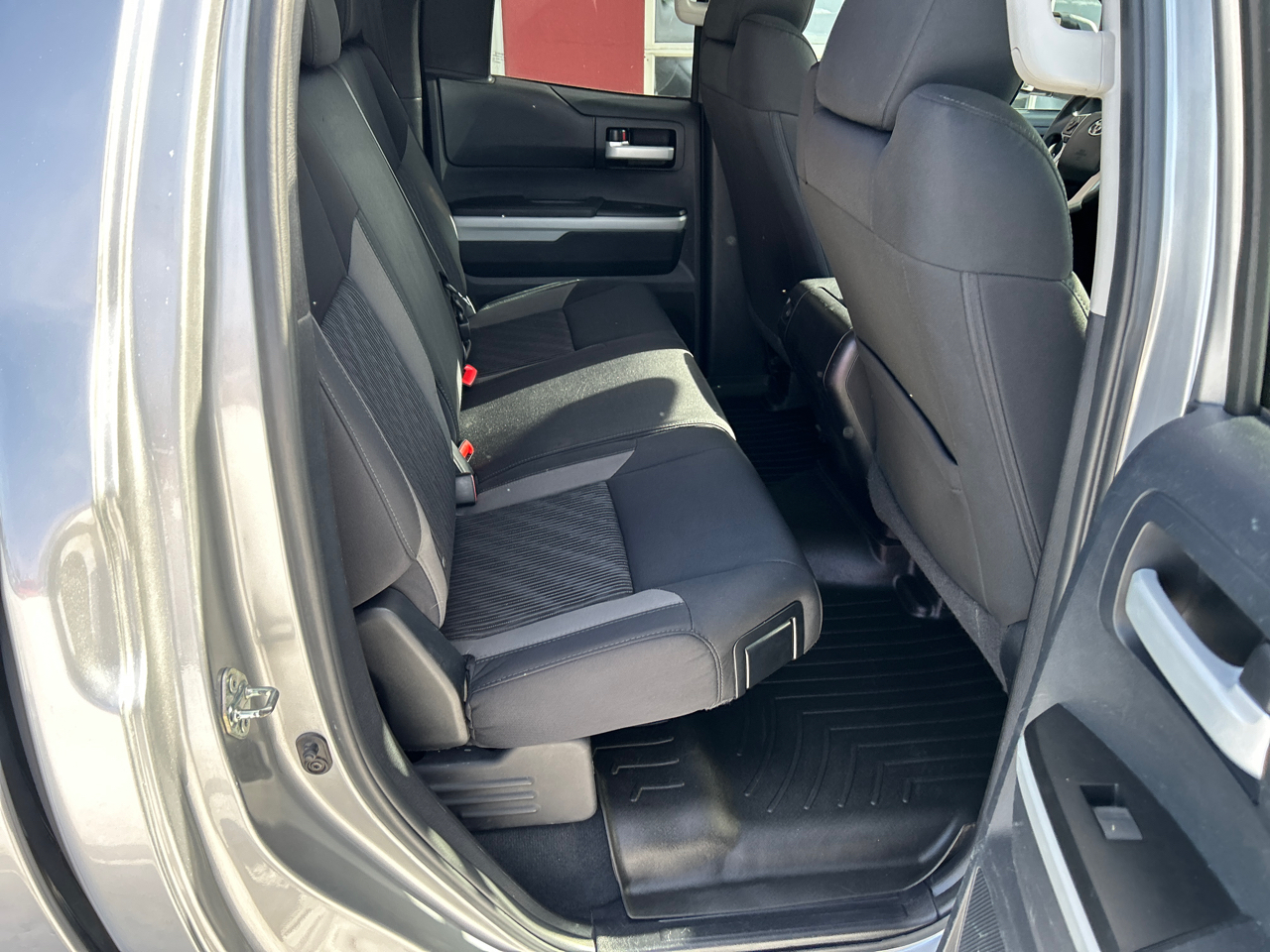 Toyota Tundra 4WD Truck Double Cab 5.7L FFV V8 6-Spd AT SR5 (Natl) 2016