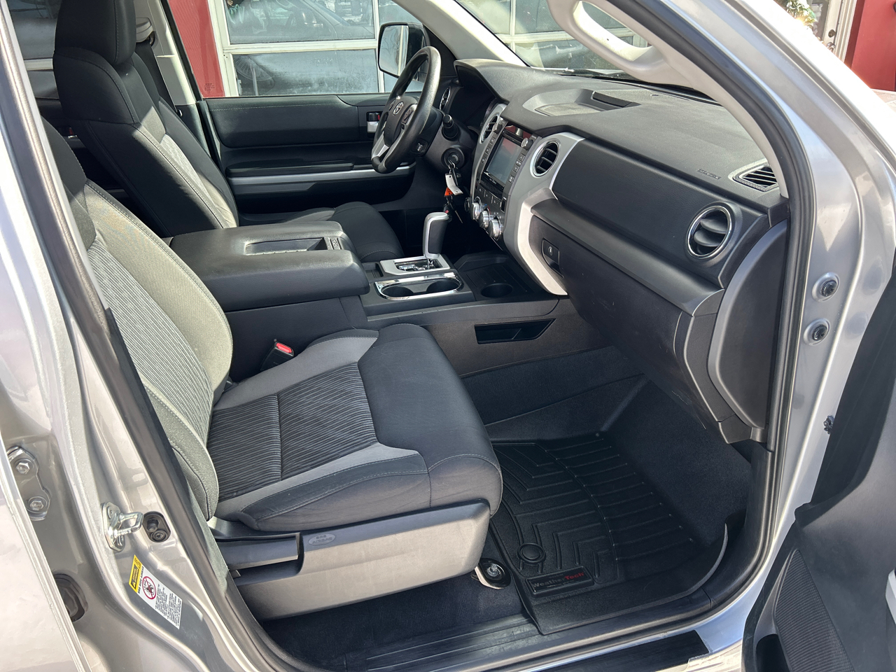 Toyota Tundra 4WD Truck Double Cab 5.7L FFV V8 6-Spd AT SR5 (Natl) 2016