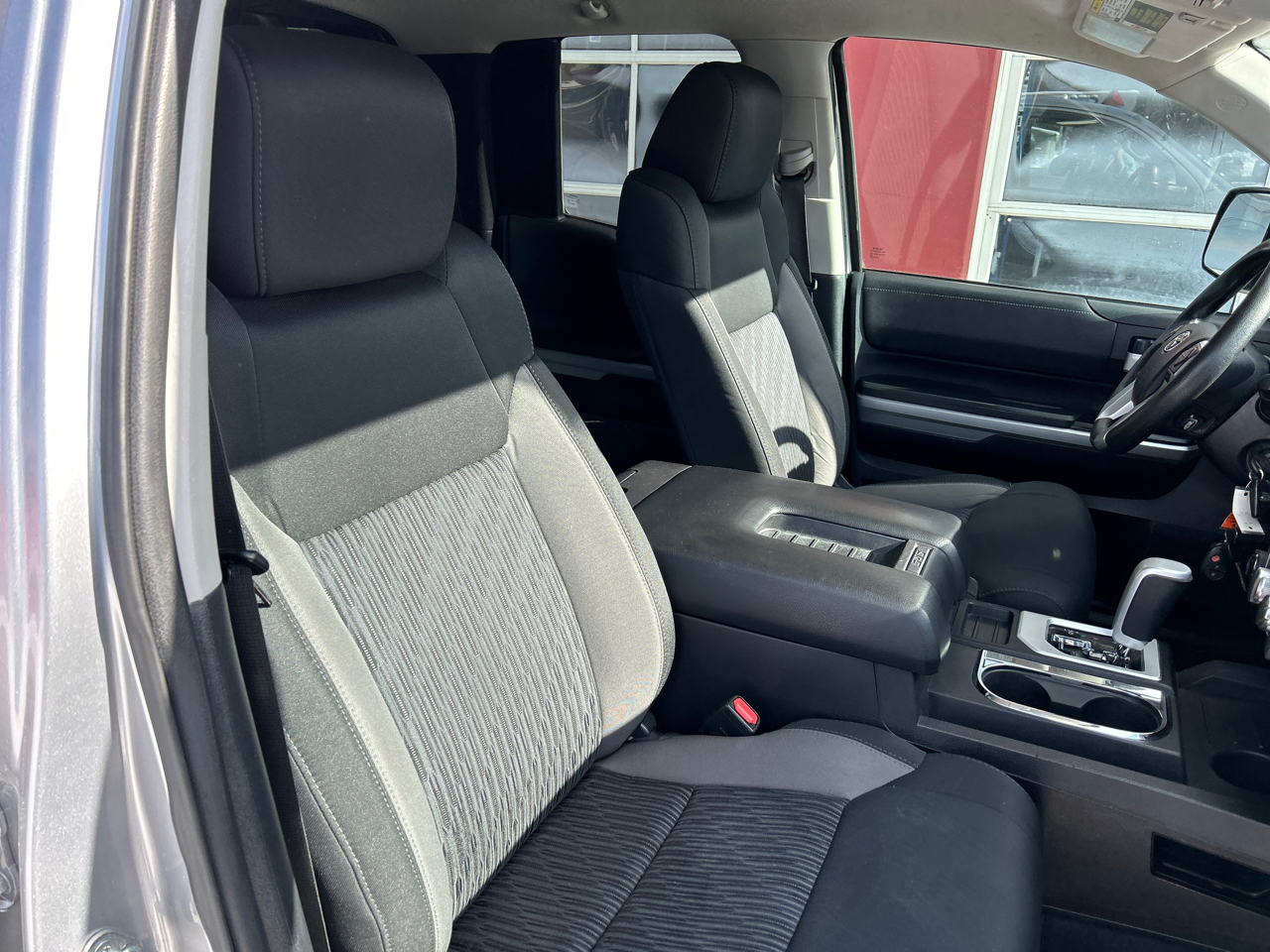 Toyota Tundra 4WD Truck Double Cab 5.7L FFV V8 6-Spd AT SR5 (Natl) 2016