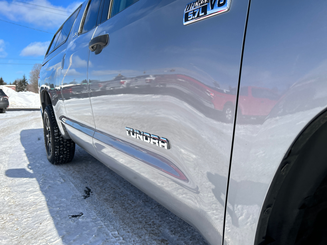 Toyota Tundra 4WD Truck Double Cab 5.7L FFV V8 6-Spd AT SR5 (Natl) 2016