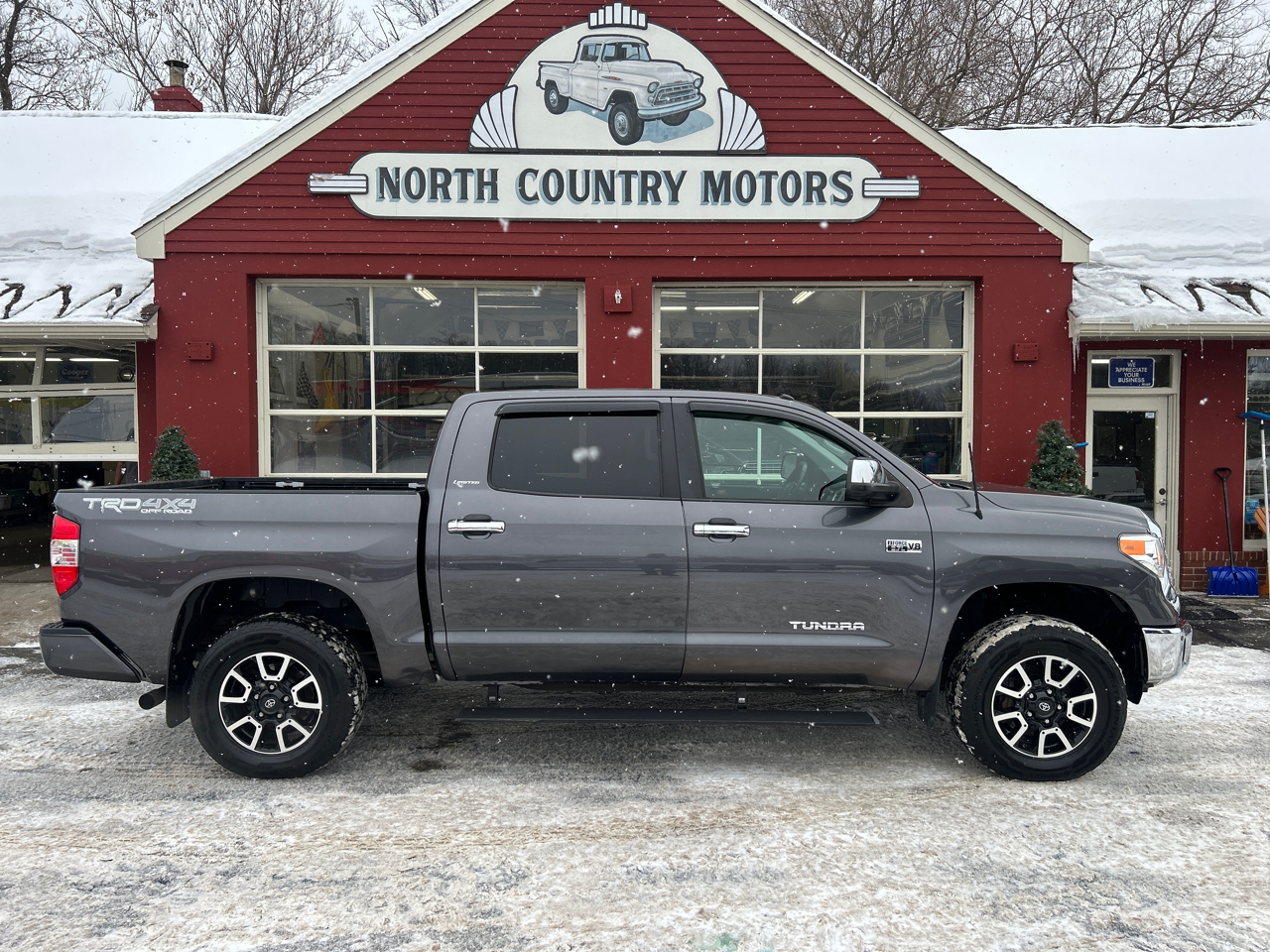 Toyota Tundra 4WD Limited CrewMax 5.5' Bed 5.7L (Natl) 2017