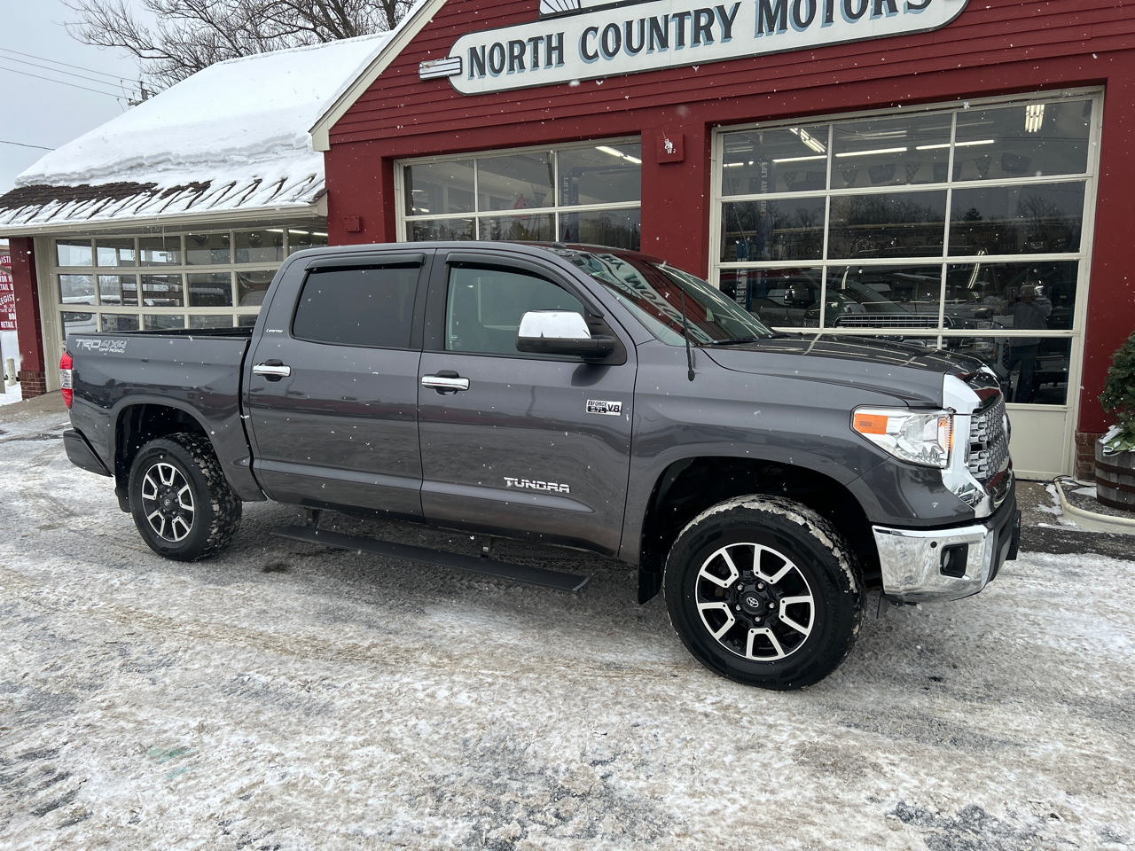 Toyota Tundra 4WD Limited CrewMax 5.5' Bed 5.7L (Natl) 2017