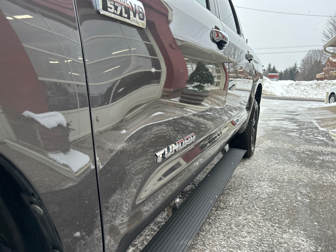 Toyota Tundra 4WD Limited CrewMax 5.5' Bed 5.7L (Natl) 2017