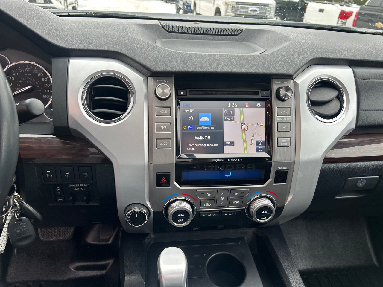 Toyota Tundra 4WD Limited CrewMax 5.5' Bed 5.7L (Natl) 2017