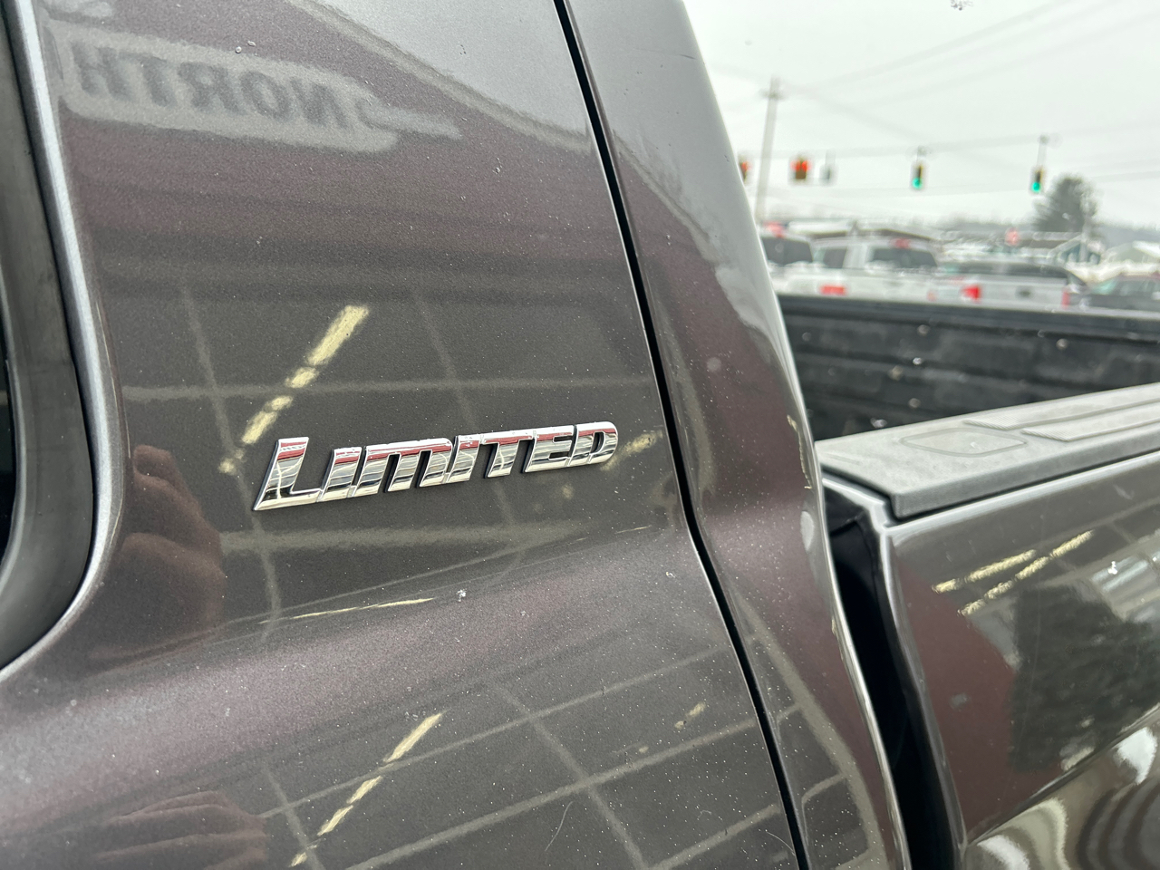 Toyota Tundra 4WD Limited CrewMax 5.5' Bed 5.7L (Natl) 2017