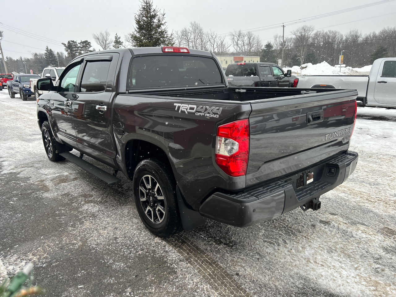 Toyota Tundra 4WD Limited CrewMax 5.5' Bed 5.7L (Natl) 2017