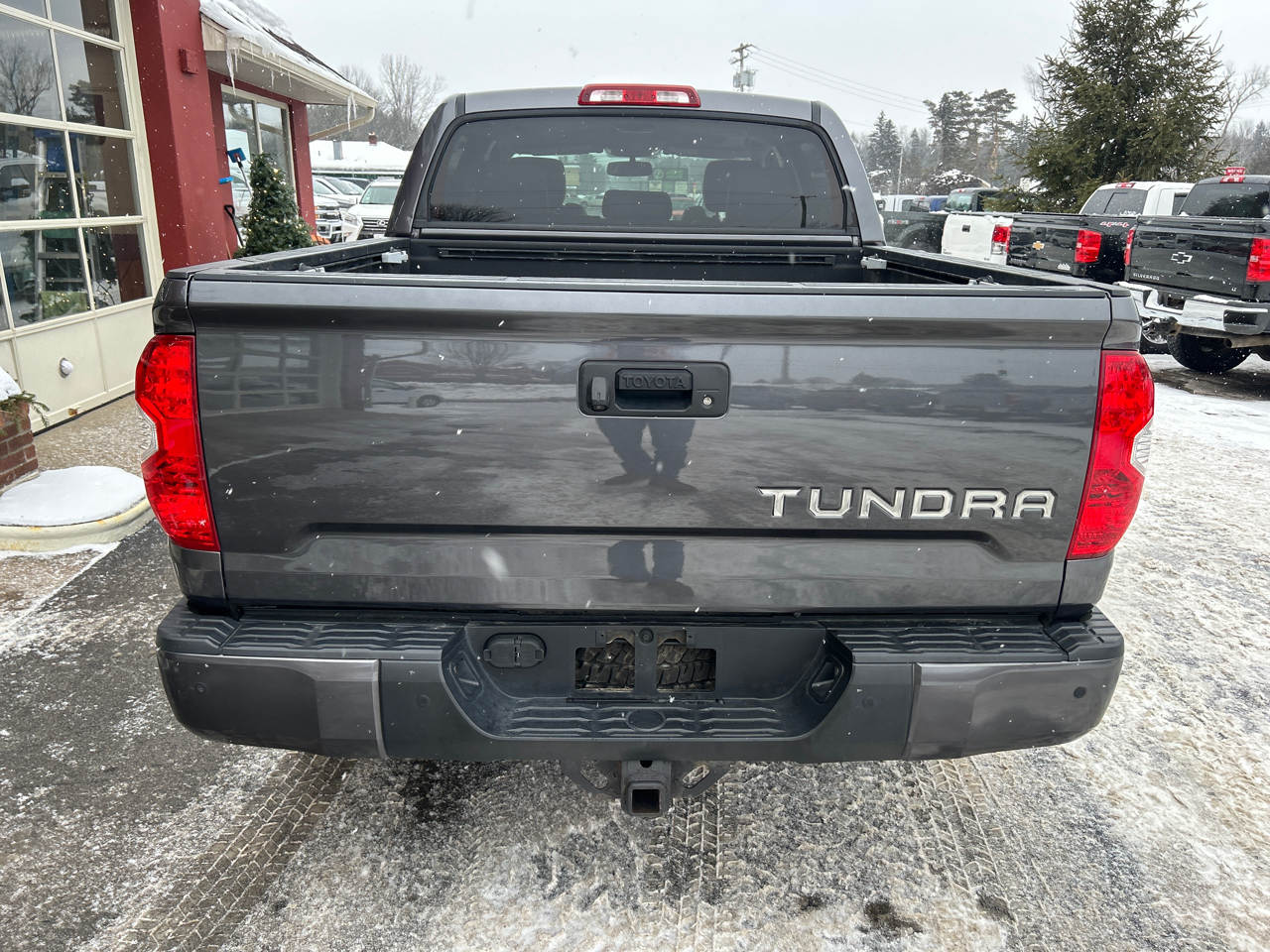 Toyota Tundra 4WD Limited CrewMax 5.5' Bed 5.7L (Natl) 2017