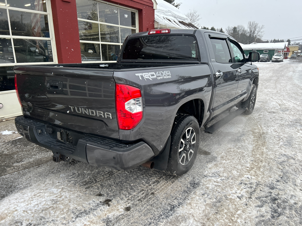 Toyota Tundra 4WD Limited CrewMax 5.5' Bed 5.7L (Natl) 2017