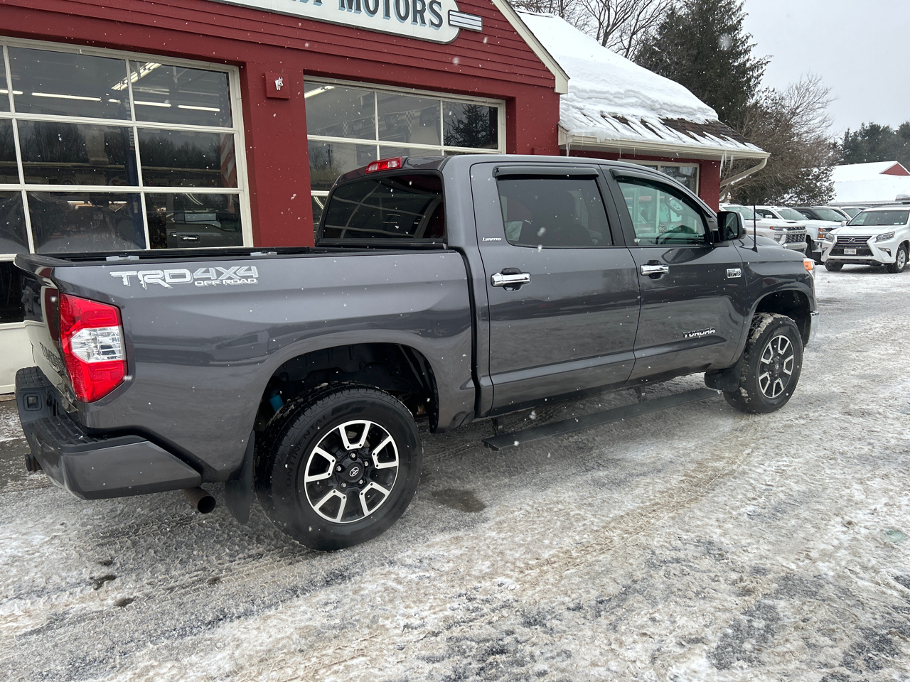 Toyota Tundra 4WD Limited CrewMax 5.5' Bed 5.7L (Natl) 2017