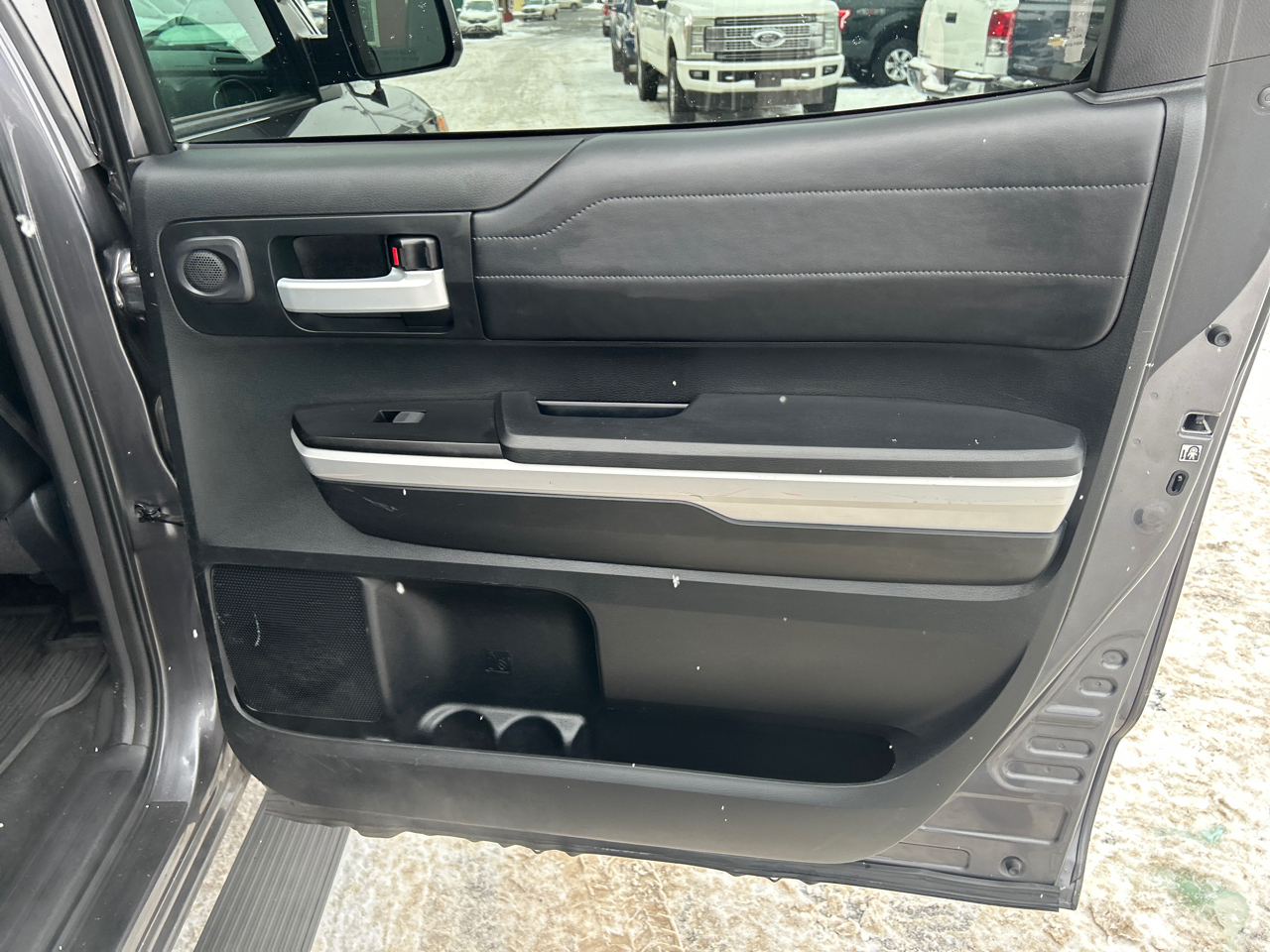 Toyota Tundra 4WD Limited CrewMax 5.5' Bed 5.7L (Natl) 2017