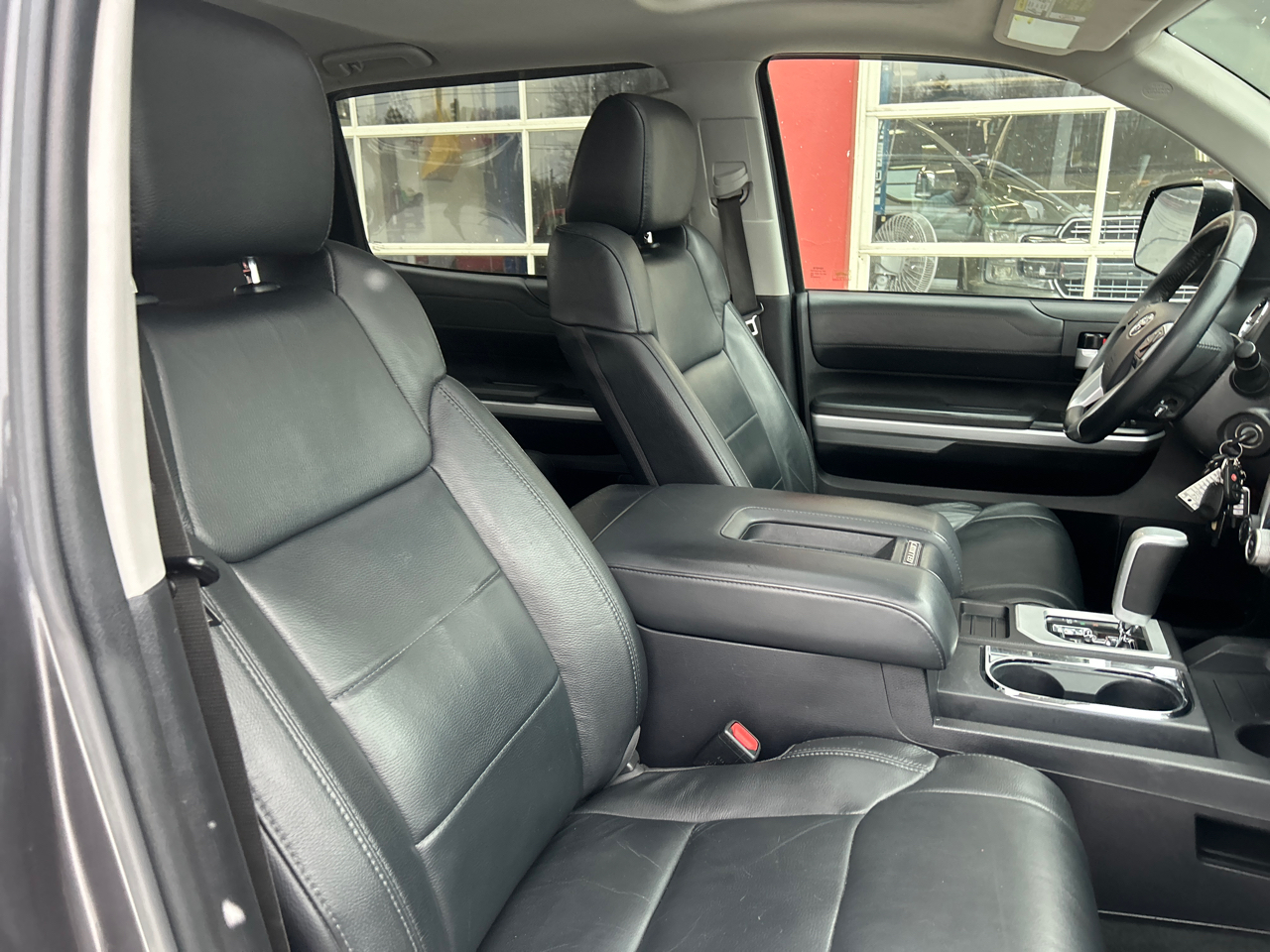 Toyota Tundra 4WD Limited CrewMax 5.5' Bed 5.7L (Natl) 2017