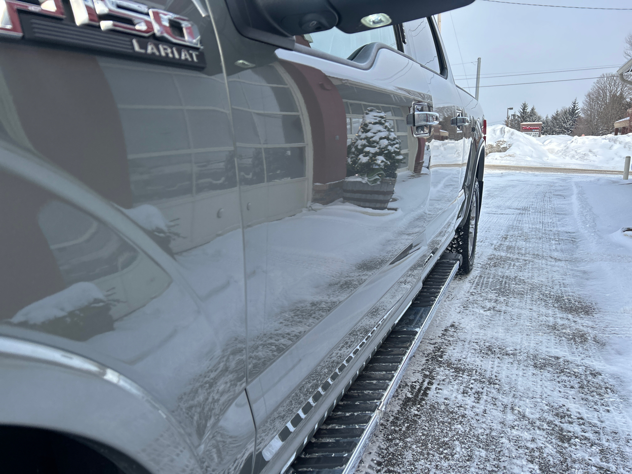 Ford F-150 4WD SuperCrew 145" Lariat 2019