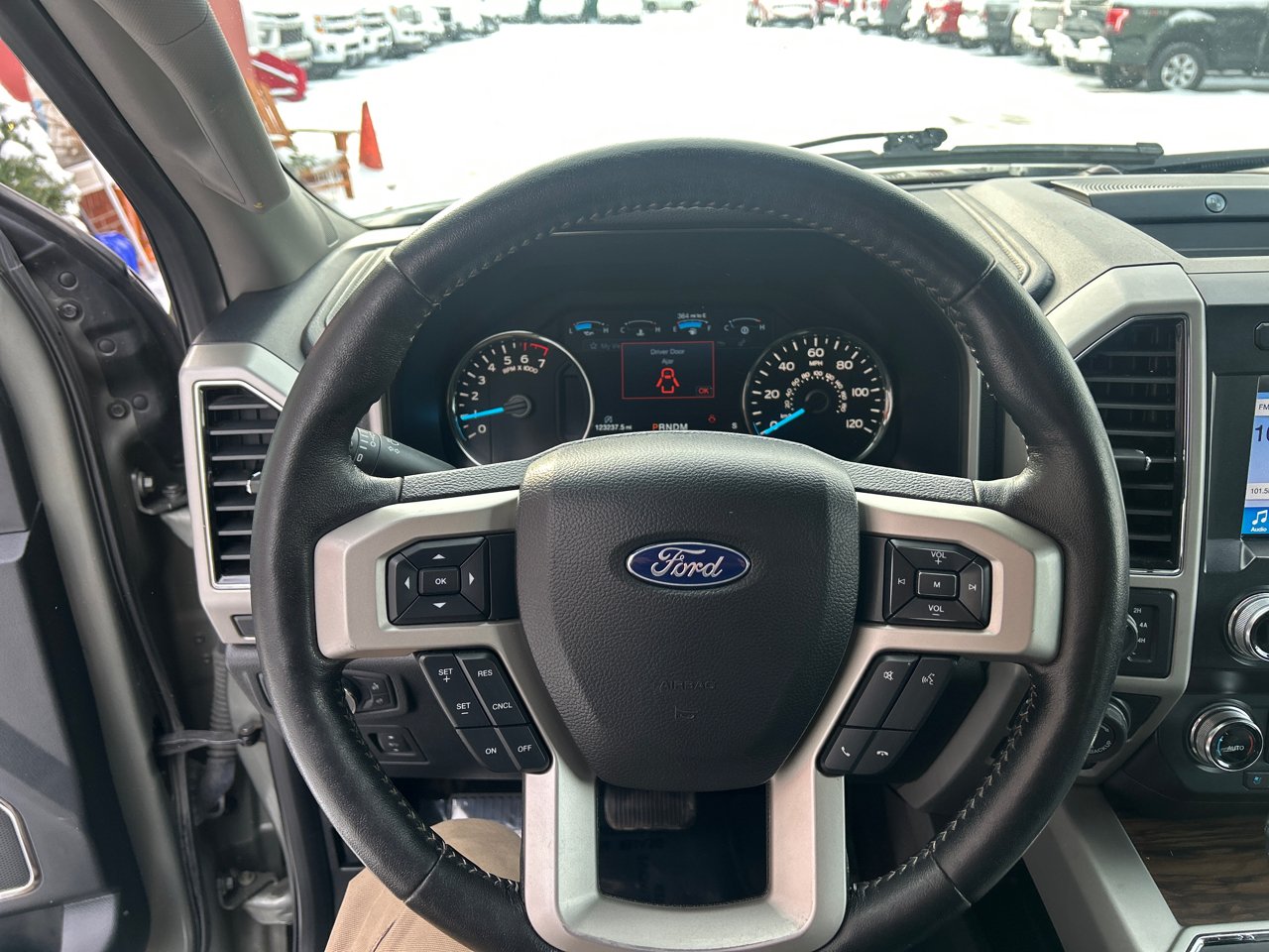 Ford F-150 4WD SuperCrew 145" Lariat 2019