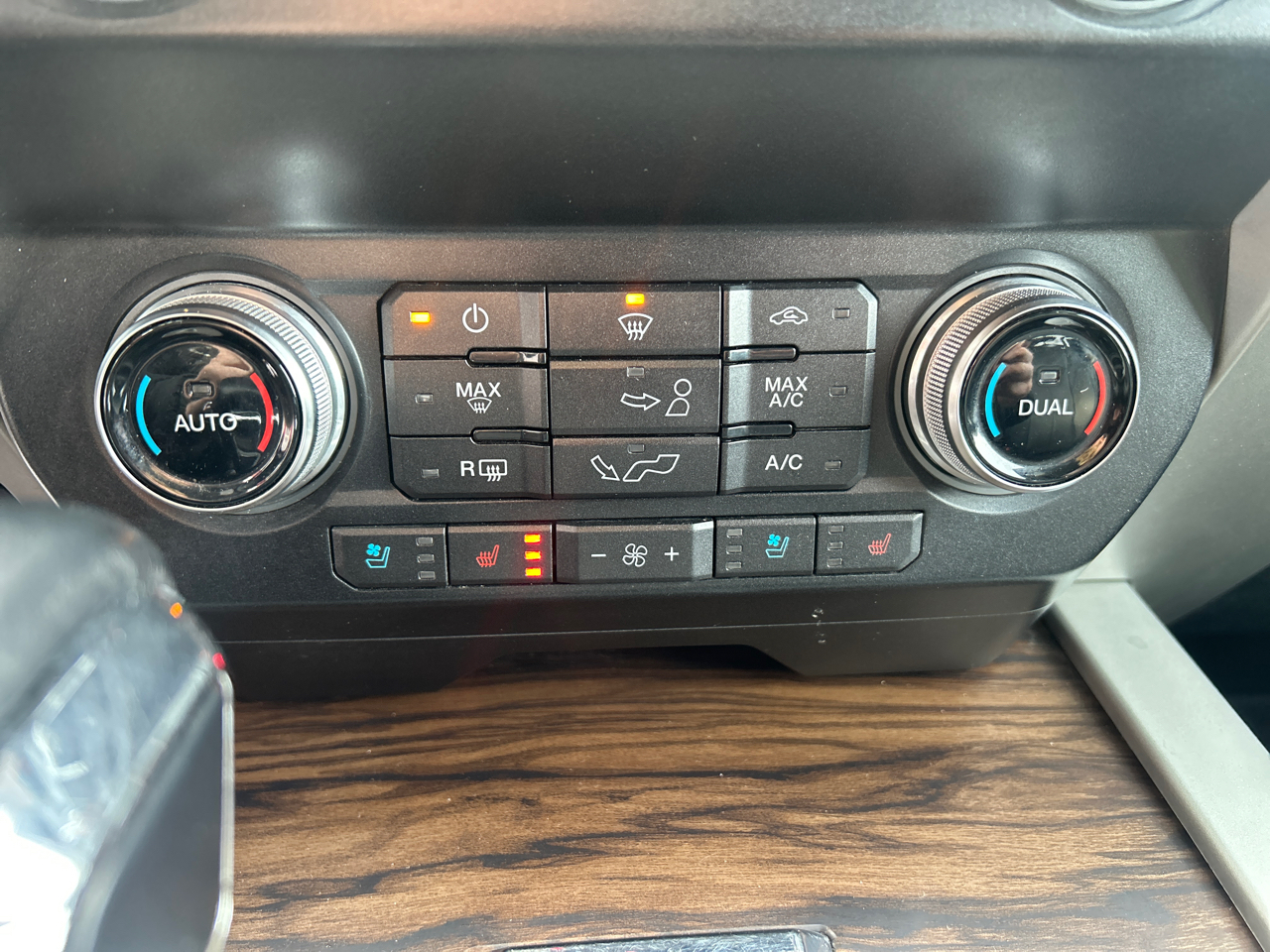 Ford F-150 4WD SuperCrew 145" Lariat 2019