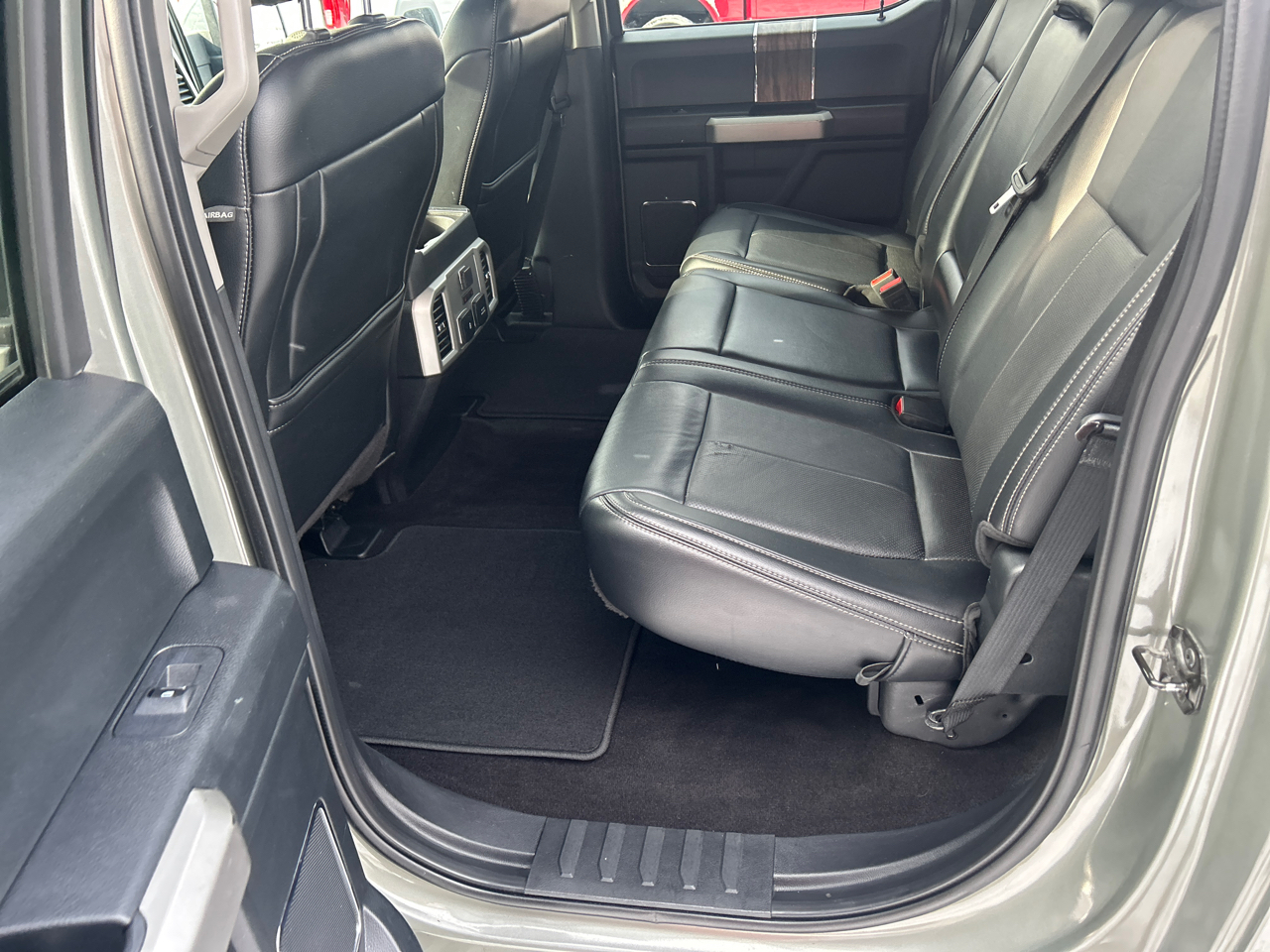 Ford F-150 4WD SuperCrew 145" Lariat 2019