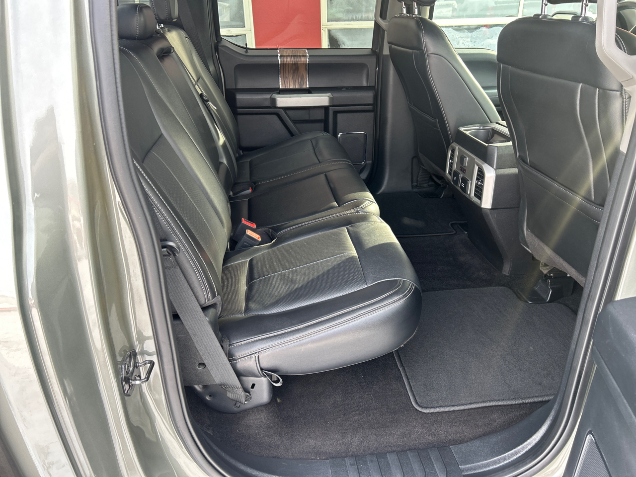 Ford F-150 4WD SuperCrew 145" Lariat 2019