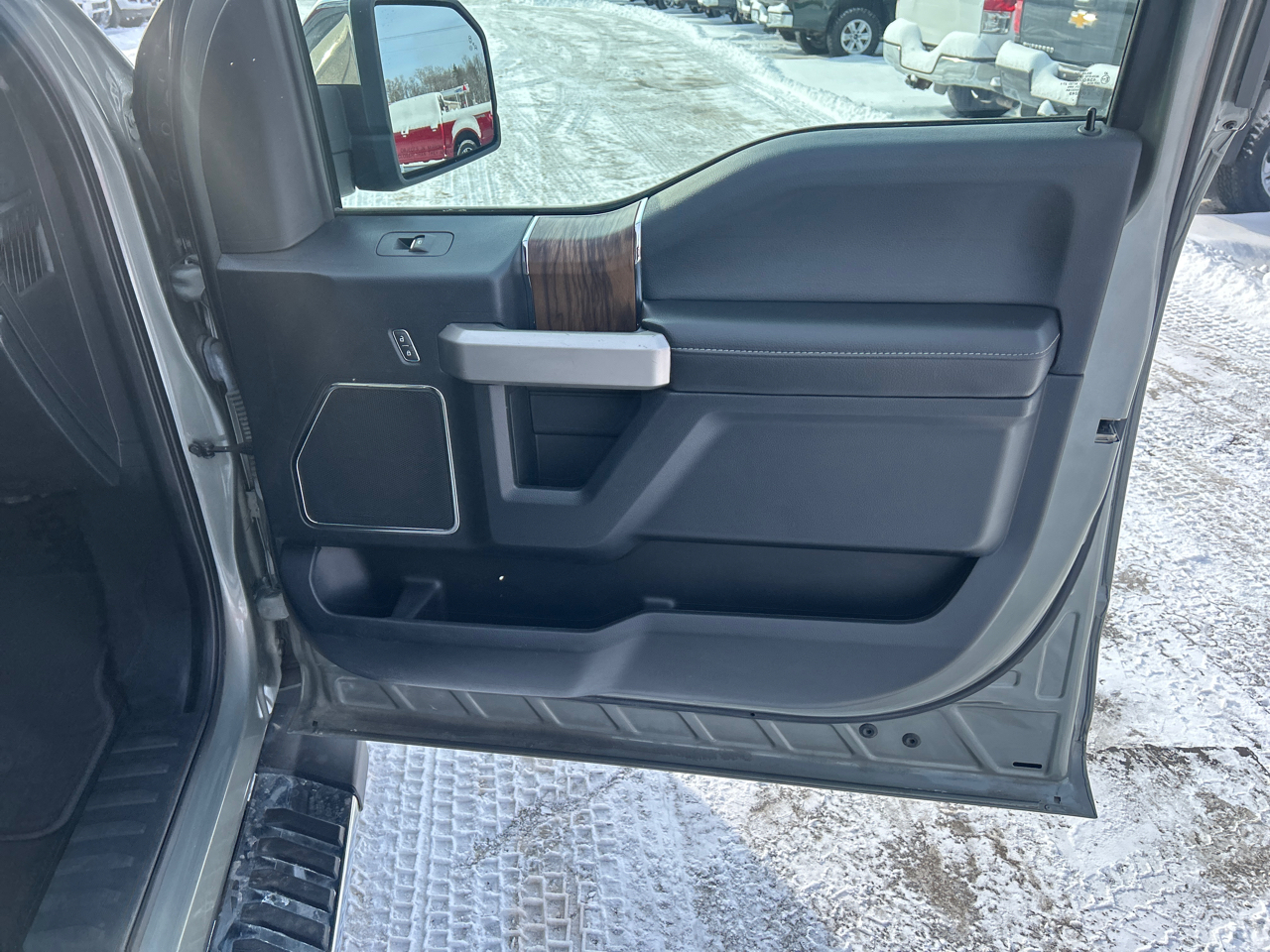 Ford F-150 4WD SuperCrew 145" Lariat 2019