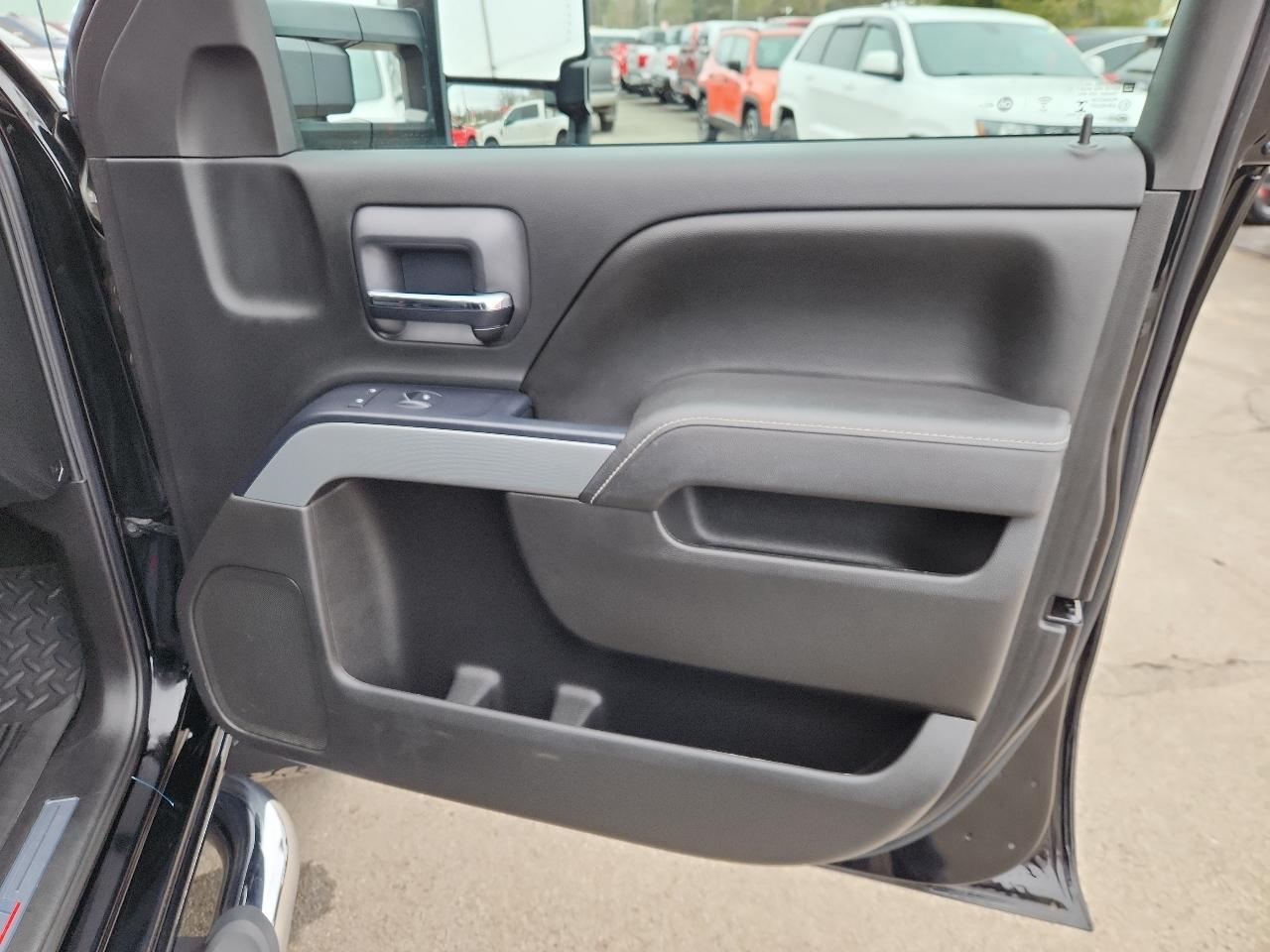 Chevrolet Silverado 2500HD 4WD Double Cab 144.2" LT 2016