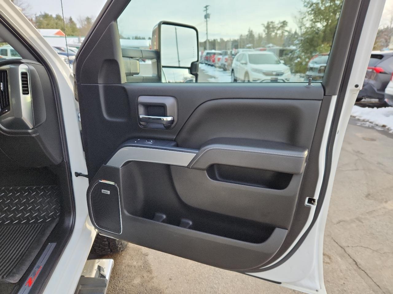 Chevrolet Silverado 2500HD 4WD Double Cab 144.2" LTZ 2017