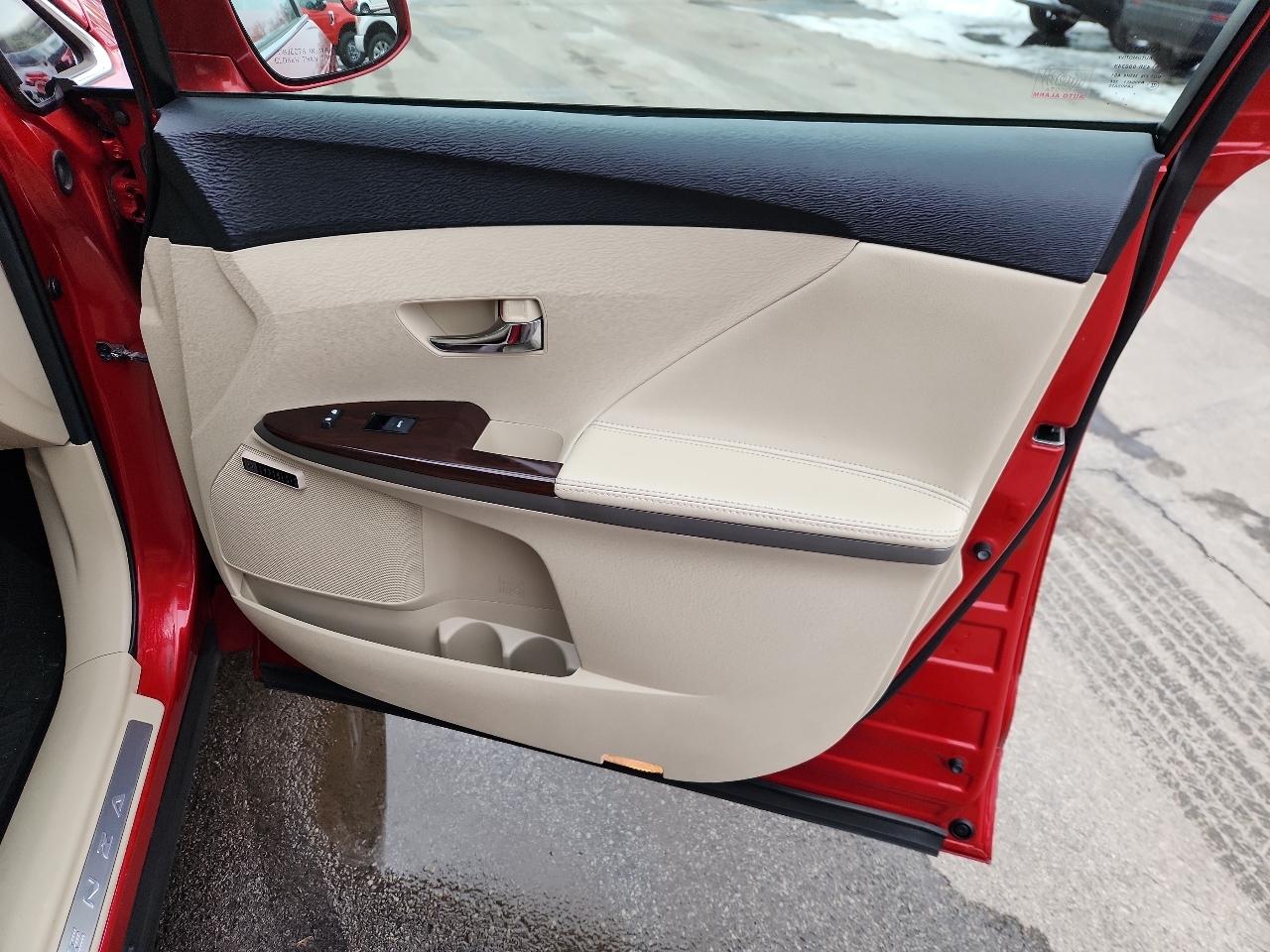 Toyota Venza 4dr Wgn I4 AWD XLE (Natl) 2015