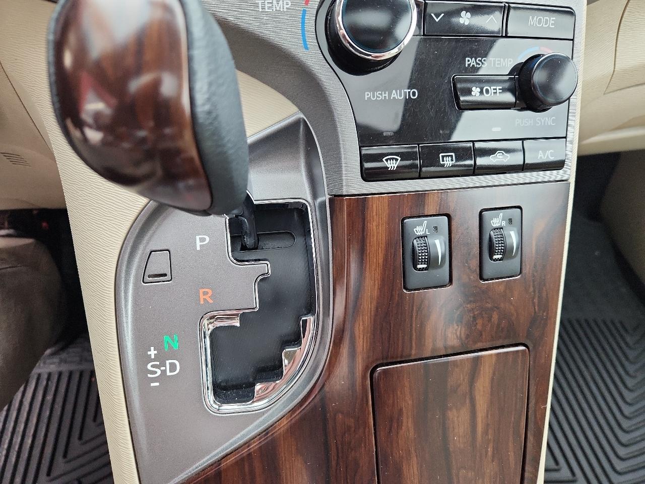 Toyota Venza 4dr Wgn I4 AWD XLE (Natl) 2015