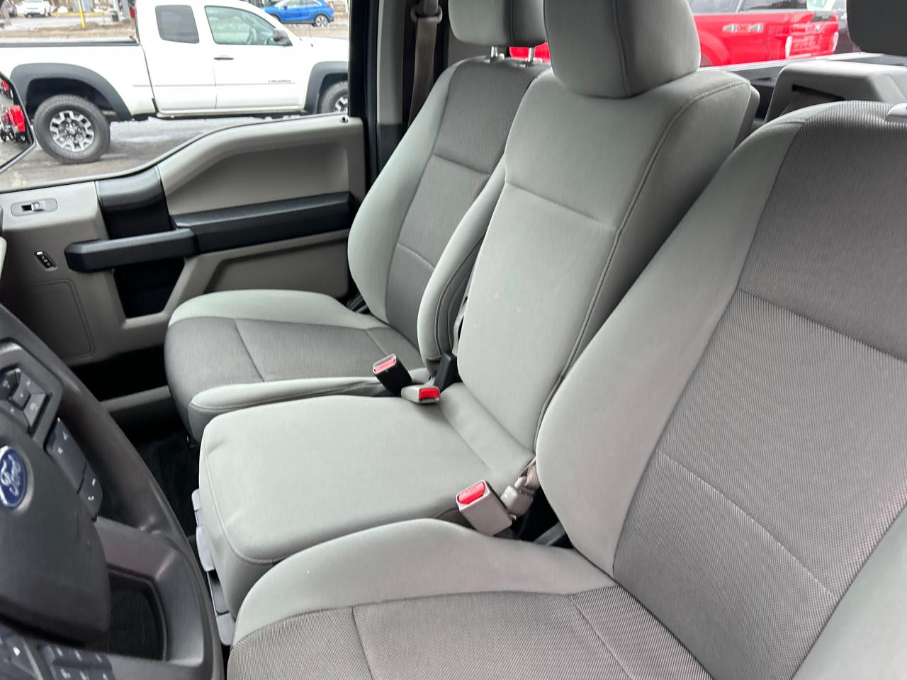 Ford F-150 4WD Reg Cab 145" XLT 2017