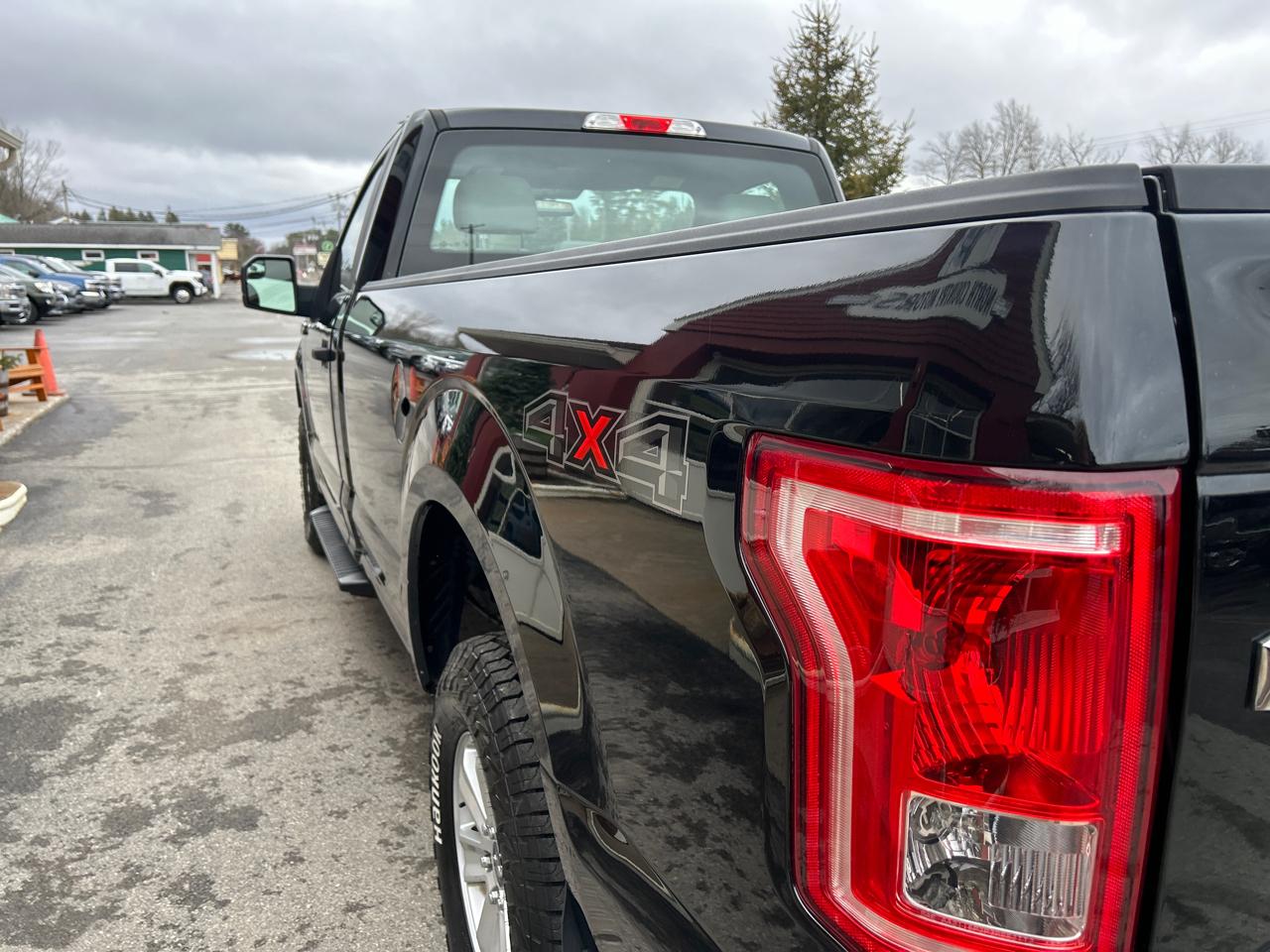 Ford F-150 4WD Reg Cab 145" XLT 2017
