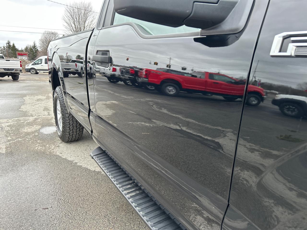 Ford F-150 4WD Reg Cab 145" XLT 2017