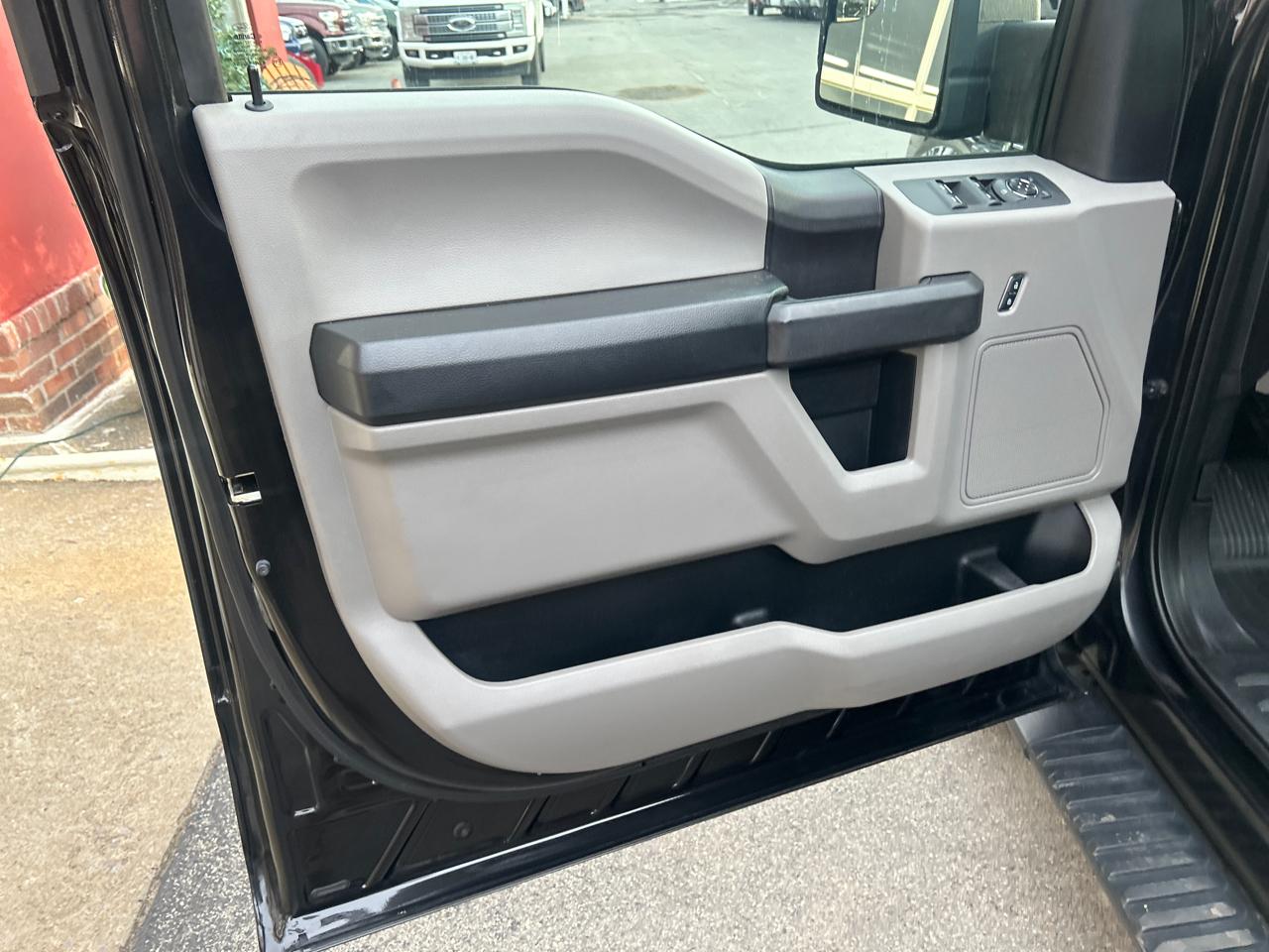 Ford F-150 4WD SuperCrew 139" XL 2015