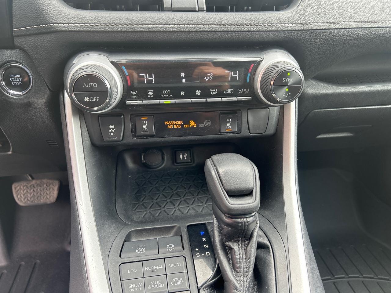 Toyota RAV4 XLE AWD (Natl) 2019