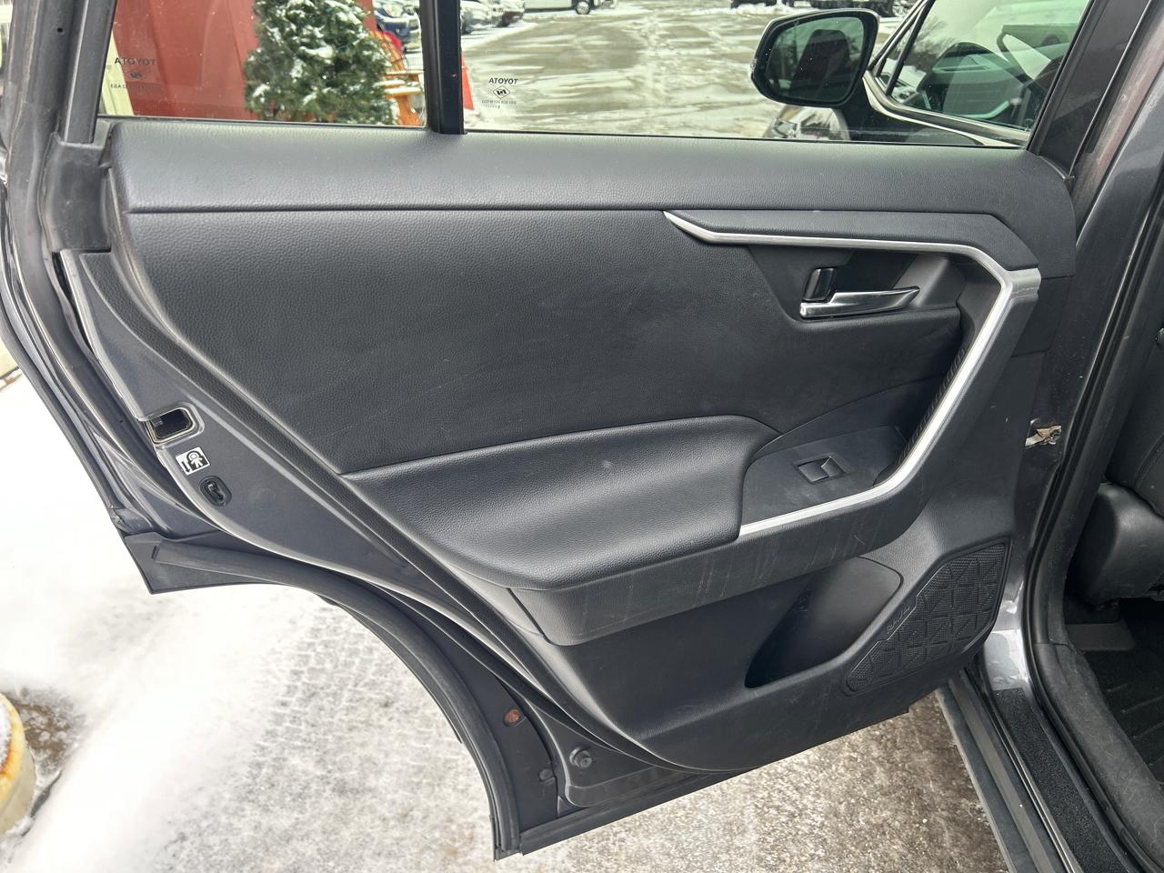 Toyota RAV4 XLE AWD (Natl) 2019