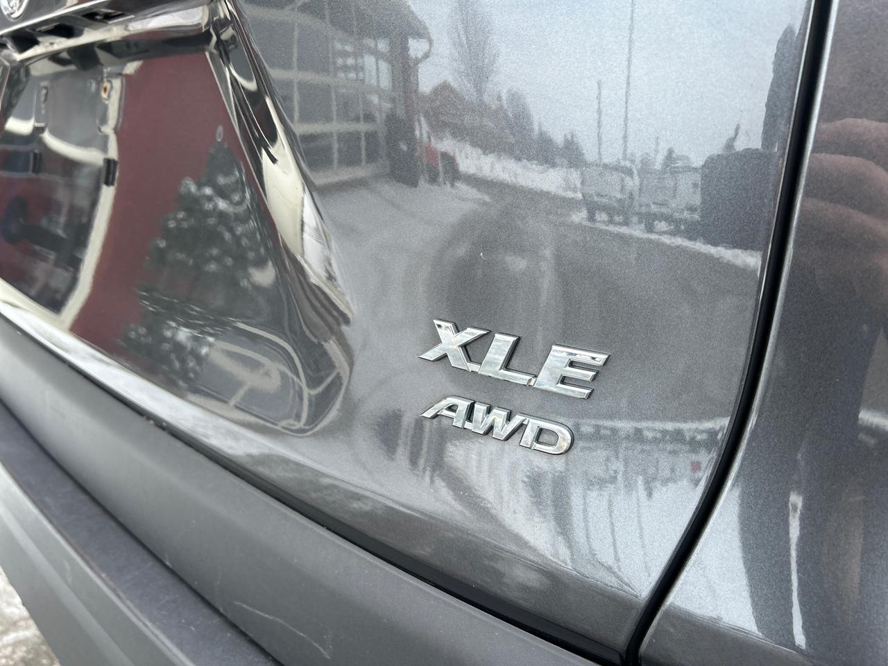 Toyota RAV4 XLE AWD (Natl) 2019