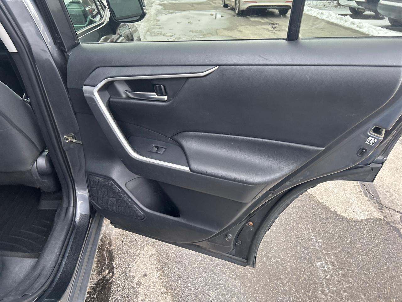 Toyota RAV4 XLE AWD (Natl) 2019