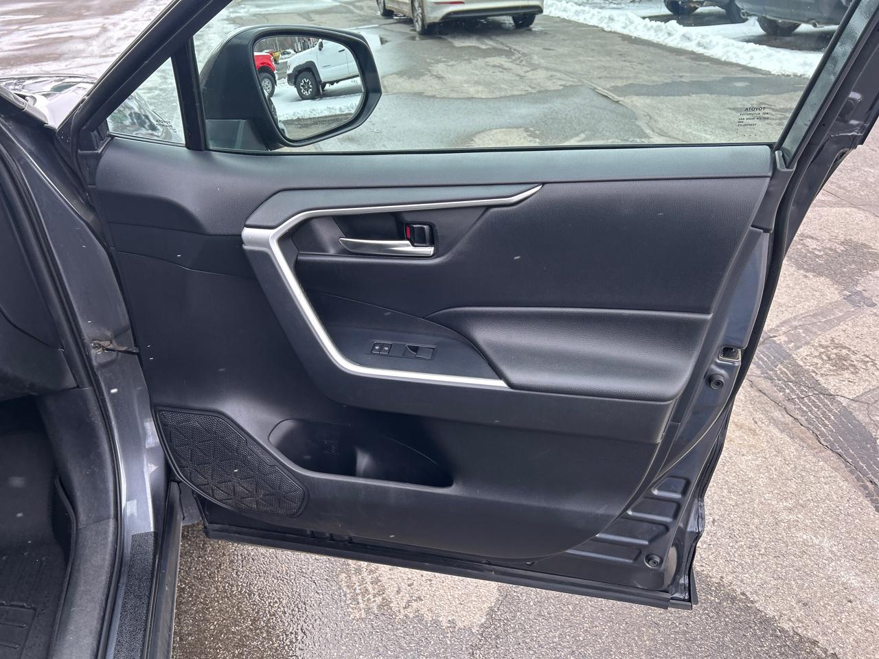 Toyota RAV4 XLE AWD (Natl) 2019