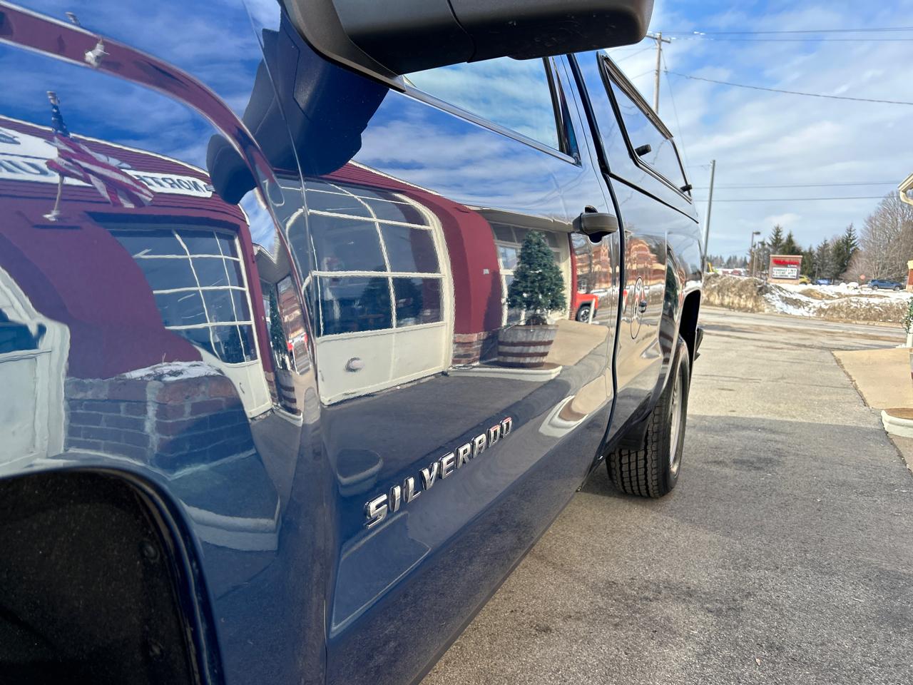 Chevrolet Silverado 1500 4WD Reg Cab 133.0" Work Truck 2017