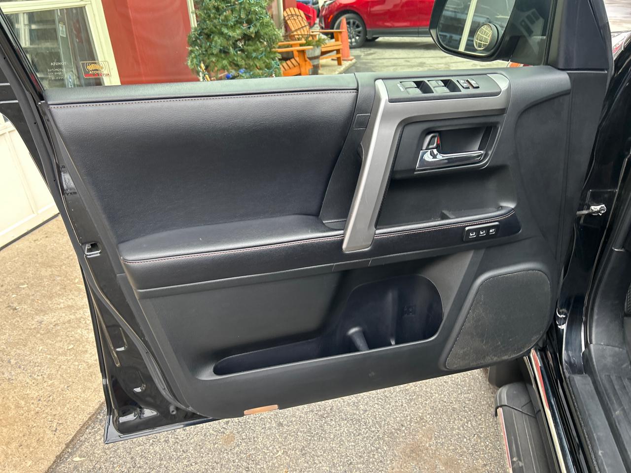 Toyota 4Runner Limited 4D SUV 4WD V6 2016